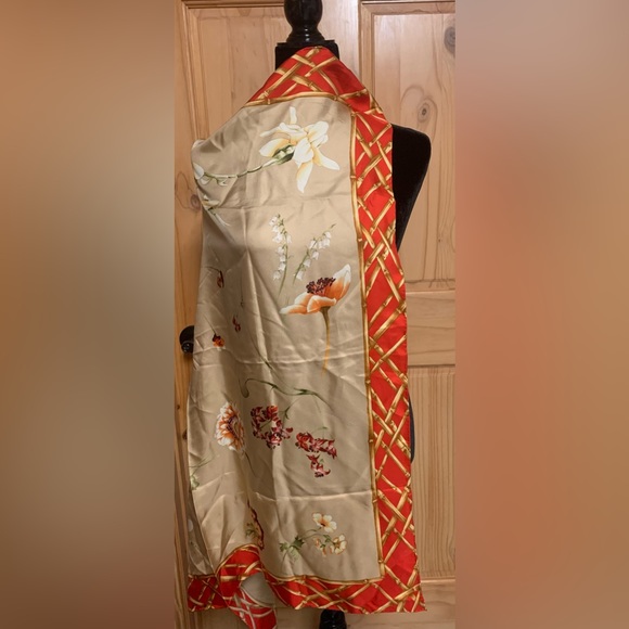 Echo vintage woman’s square scarf. Excellent condition. Beautiful flowers - Picture 2 of 4